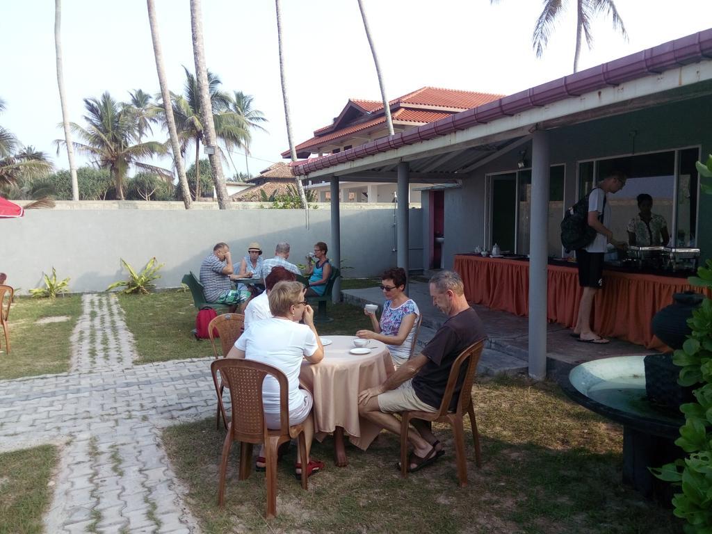 Rainbow Beach Hotel Hikkaduwa Extérieur photo
