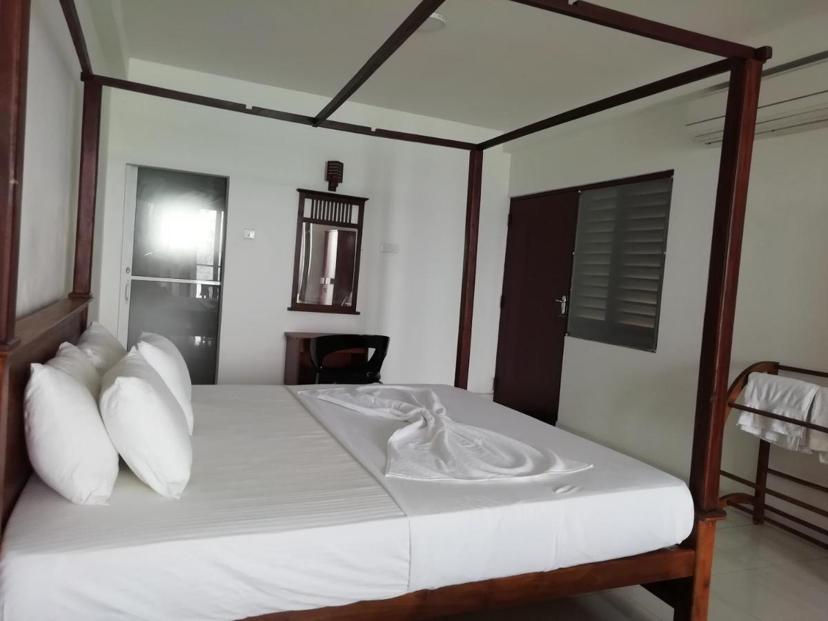 Rainbow Beach Hotel Hikkaduwa Extérieur photo